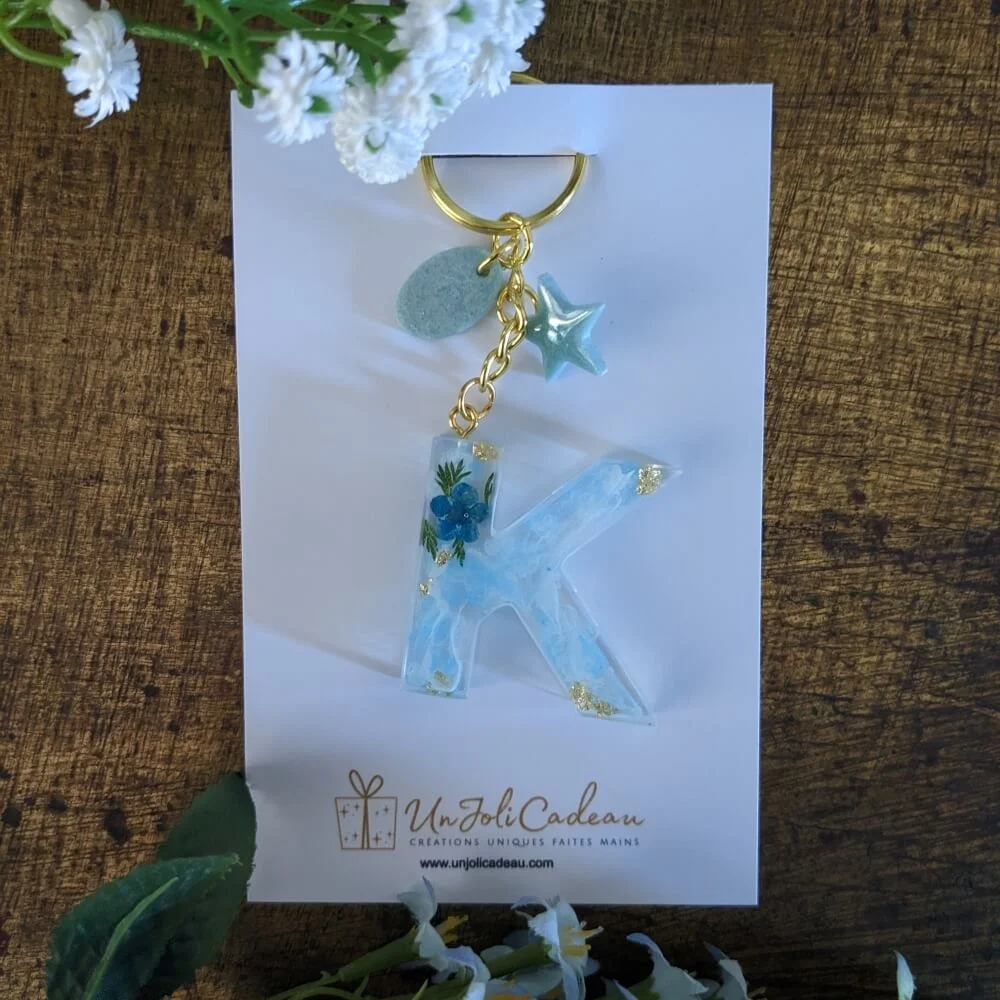 Porte-clés Lettre K Bleu et fleurs