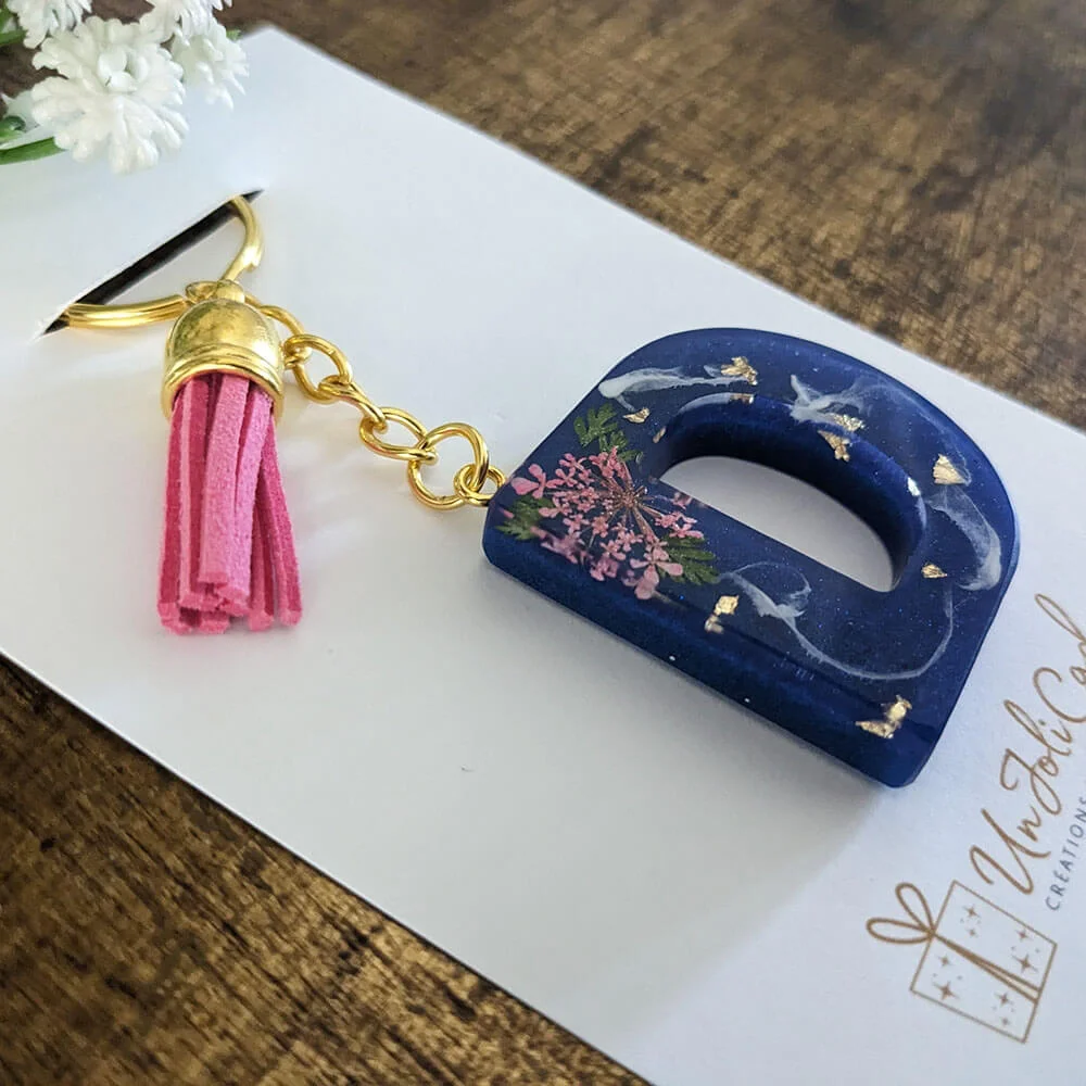 Porte-clés bleu lettre D fleur rose or – Image 2