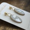Boucles d'Oreilles Anneau Ovale Couleur Ivoire Argenté – Image 2
