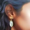 Boucles d'Oreilles Anneau Ovale Couleur Ivoire Argenté – Image 4