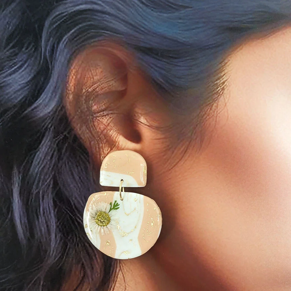 boucles d oreilles peche marbree et marguerite naturelle 3 unjolicadeau